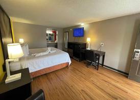 Super 8 by Wyndham Monroe 2