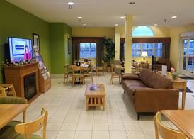 Microtel Inn & Suites by Wyndham Delphos 4