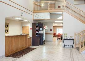 Comfort Suites Airport 2
