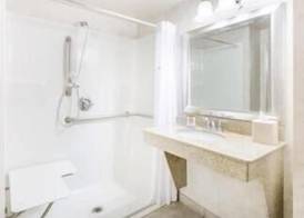 Wingate by Wyndham Erie 3