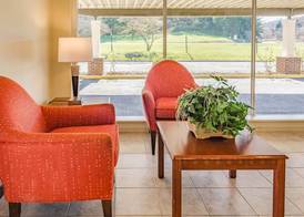 Econo Lodge Lexington Downtown near I-81 4