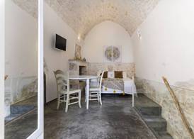 19 White Luxury Suite With Jacuzzi by Wonderful Italy 4