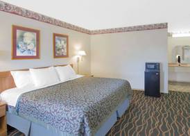 Days Inn by Wyndham Hardy 4