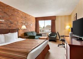 Travelodge by Wyndham North Bay Lakeshore 5