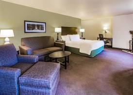 AmericInn by Wyndham Hampton 5