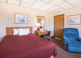 Super 8 by Wyndham Abilene KS 4