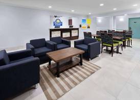 Days Inn & Suites by Wyndham Siler City 4