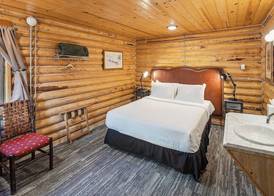 Denali Crow's Nest Cabins 5