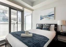 Elegant Suites - CN Tower & Lake View 3