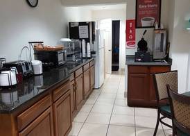Econo Lodge Glade Springs I-81 2