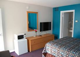 Colony Motel 4