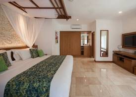 Legian Beach Hotel 4