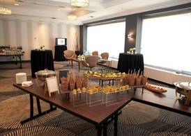 Courtyard by Marriott Toronto Downtown 5