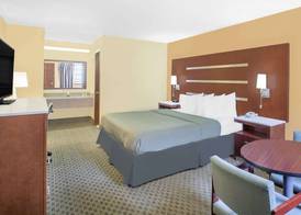 Days Inn by Wyndham Fayetteville 5