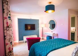 Dewars Restaurant and Rooms 5