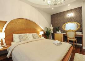 Silver & Gold Luxury Rooms 3