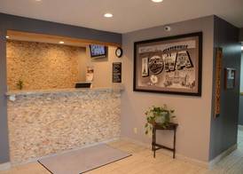 Super 8 by Wyndham Centerville 4