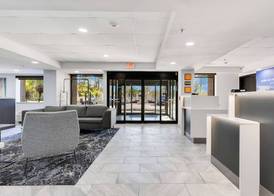 La Quinta Inn & Suites by Wyndham Jacksonville Mandarin 5