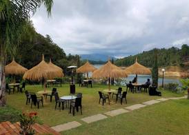 Hotel Pietrasanta Cabañas frente a la Represa Peñol Guatape 2