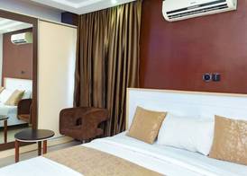 The Point Hotel and Suites 5