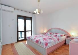Apartment 43 5