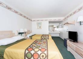 Super 8 by Wyndham Cottonwood 5