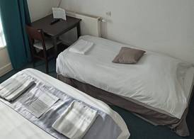 Hôtel Le Lyon Vert Commentry 5