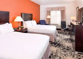 Holiday Inn Express & Suites GREENFIELD by IHG 4
