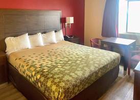 Econo Lodge Inn & Suites Corning Travel Center 3