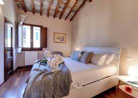 Woodie Apartment by Mamo Florence 4