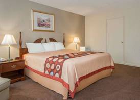 Super 8 by Wyndham Centerville-Richmond 3