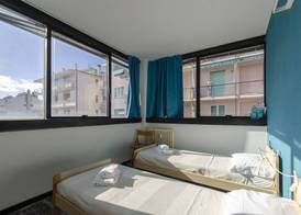 JOIVY Spacious Apt for 6, Near Train Station and Beach 4
