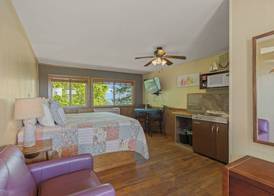 Roadrunner Inn and Log Cabins 5