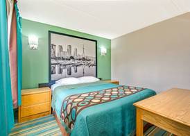 Super 8 by Wyndham Toronto East ON 3