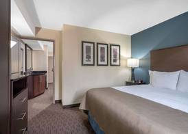 AmericInn by Wyndham Windom 5