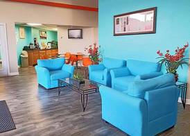 Howard Johnson by Wyndham Houston Hobby Airport 2