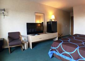 Super 8 by Wyndham Canandaigua 5