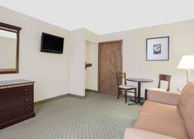Super 8 by Wyndham Danville 5