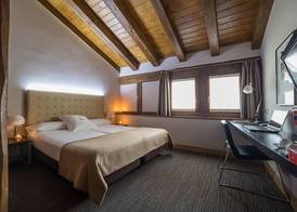 Hotel Dolarea 4