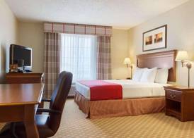 Country Inn & Suites by Radisson, Nevada, MO 3