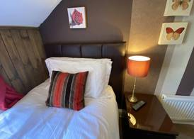 Delovely Hotel 4