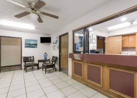 Super 8 by Wyndham Hampton 3