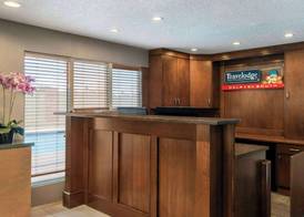 Travelodge by Wyndham Calgary South 3