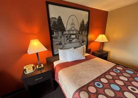 Super 8 by Wyndham Du Quoin 4