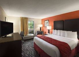 Days Inn by Wyndham Rome Downtown 3