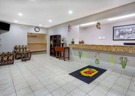 Super 8 by Wyndham Fort Dodge IA 2