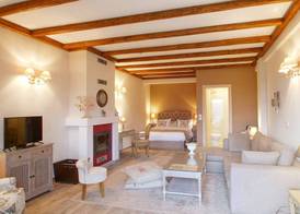 AlmondHouse Suites with Fireplace - ADULTS ONLY 5