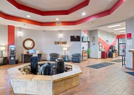 Ramada by Wyndham Sioux Falls Airport - Waterpark Resort & Event Center 3