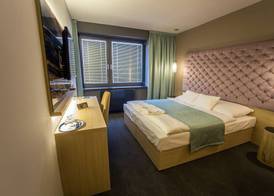 Onyx Luxury Sarvar 3