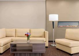 Super 8 by Wyndham Thompson 2